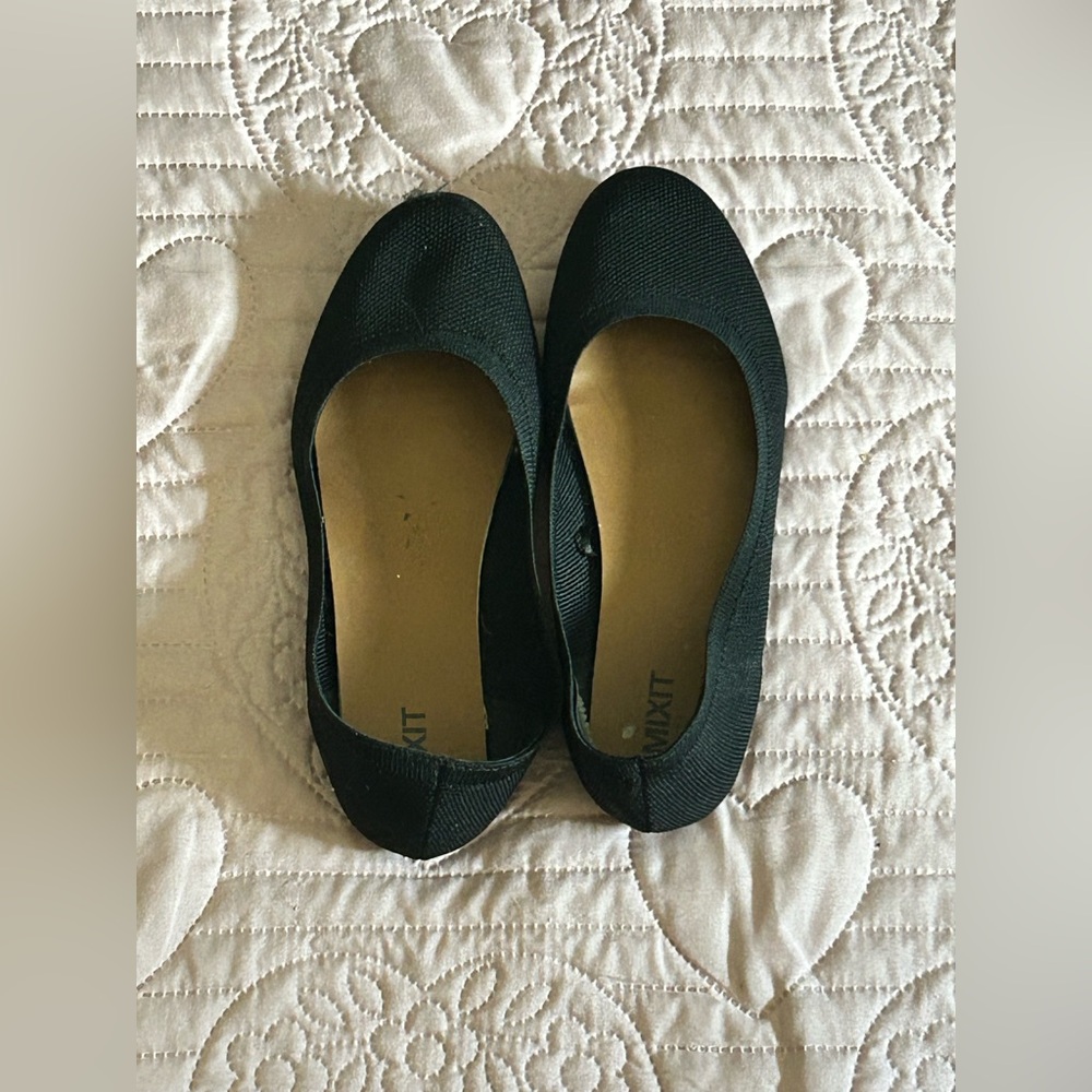 Black dress shoes